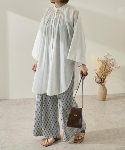 Ambre Neige(アンブルネージュ)の「ポンチョ風シャツ/ドルマンシャツ/【WEB/EC限定商品】(シャツ/ブラウス・レディース・オフホワイト/グレー系その他・FREE)」の11枚目の写真