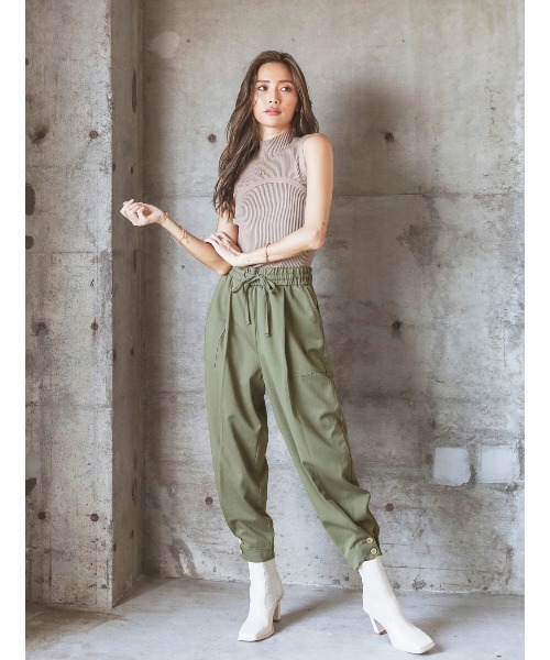 ALEXIA STAM（アリシアスタン）の「【BLENDA Japan 2020年winter号 掲載】Ankle Button Tuck Pants/アンクルボタンタックパンツ（その他パンツ・レディース・ブラック/ベージュ/カーキ・S/M）」の16枚目の写真