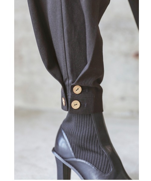 ALEXIA STAM（アリシアスタン）の「【BLENDA Japan 2020年winter号 掲載】Ankle Button Tuck Pants/アンクルボタンタックパンツ（その他パンツ・レディース・ブラック/ベージュ/カーキ・S/M）」の7枚目の写真