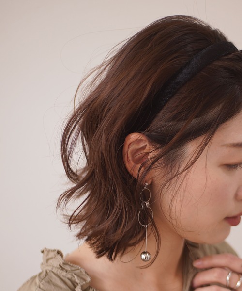 ammy.（エイミードット）の「【 ammy. / エイミードット 】 ベロア シンプル 細 カチューシャ（カチューシャ・レディース・ブラウン/ブラック/グリーン/ネイビー/ダークブラウン・FREE）」の6枚目の写真