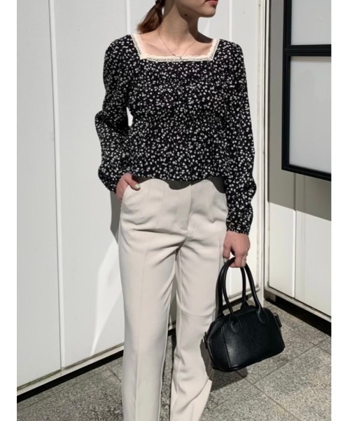 DAIS-Y(デイジー)の「小花柄 スクエアネック クロップド丈 ペプラムトップス(Tシャツ/カットソー・レディース・ブラック/アイボリー・FREE)」の8枚目の写真