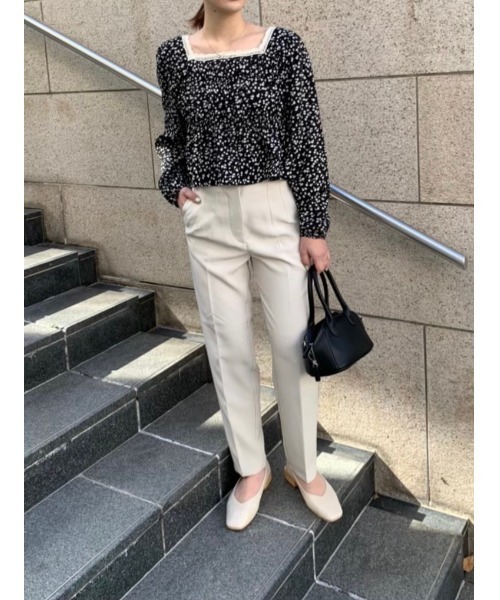 DAIS-Y(デイジー)の「小花柄 スクエアネック クロップド丈 ペプラムトップス(Tシャツ/カットソー・レディース・ブラック/アイボリー・FREE)」の9枚目の写真