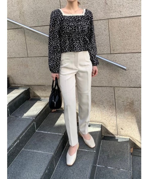 DAIS-Y(デイジー)の「小花柄 スクエアネック クロップド丈 ペプラムトップス(Tシャツ/カットソー・レディース・ブラック/アイボリー・FREE)」の10枚目の写真