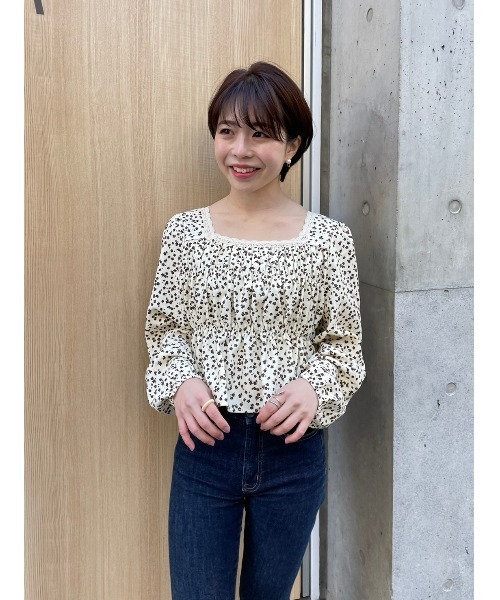 DAIS-Y(デイジー)の「小花柄 スクエアネック クロップド丈 ペプラムトップス(Tシャツ/カットソー・レディース・ブラック/アイボリー・FREE)」の18枚目の写真