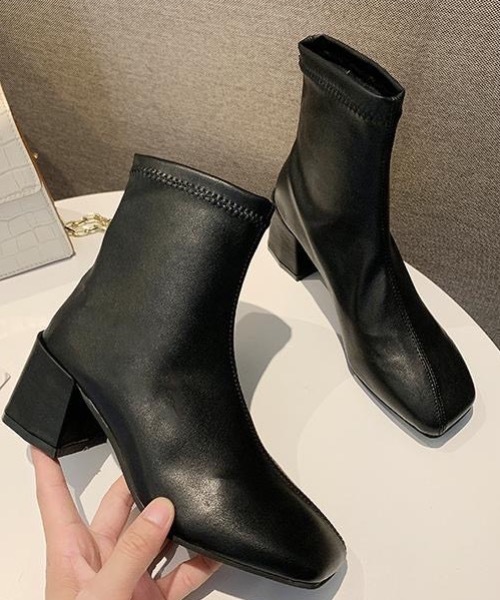 KOR(ケーオーアール)の「スクエアトゥショートブーツ(ブーツ・レディース・ホワイト/ブラック・35/36/37/38/39)」の3枚目の写真