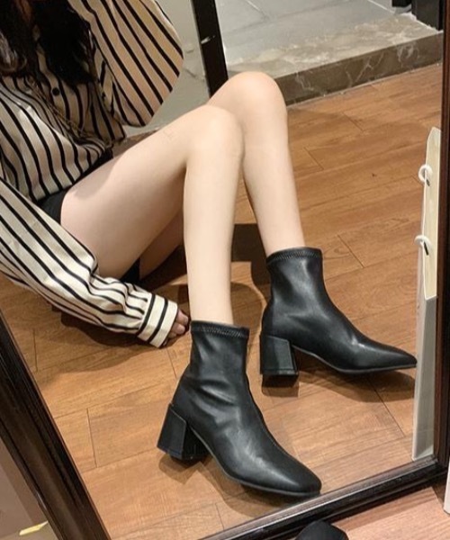 KOR(ケーオーアール)の「スクエアトゥショートブーツ(ブーツ・レディース・ホワイト/ブラック・35/36/37/38/39)」の6枚目の写真