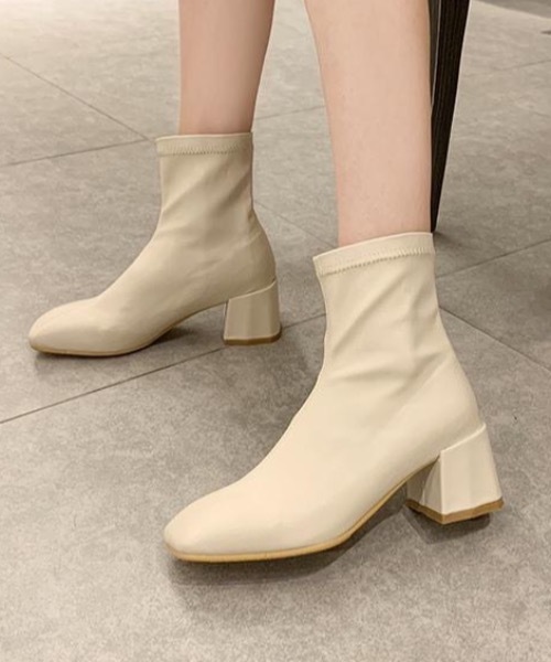 KOR(ケーオーアール)の「スクエアトゥショートブーツ(ブーツ・レディース・ホワイト/ブラック・35/36/37/38/39)」の8枚目の写真