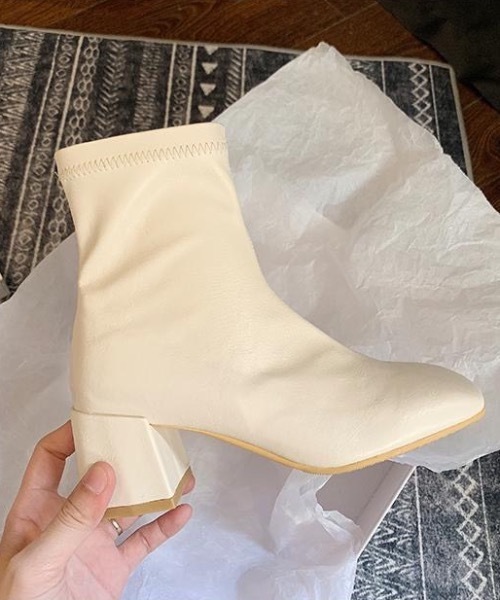 KOR(ケーオーアール)の「スクエアトゥショートブーツ(ブーツ・レディース・ホワイト/ブラック・35/36/37/38/39)」の15枚目の写真