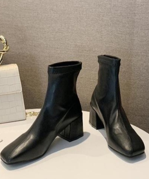 KOR(ケーオーアール)の「スクエアトゥショートブーツ(ブーツ・レディース・ホワイト/ブラック・35/36/37/38/39)」の12枚目の写真