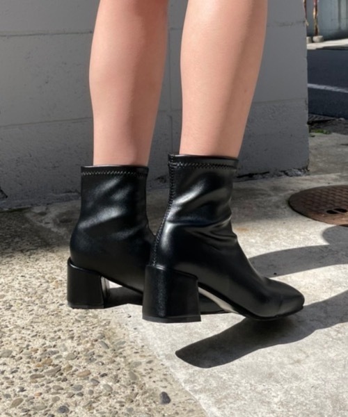 KOR(ケーオーアール)の「スクエアトゥショートブーツ(ブーツ・レディース・ホワイト/ブラック・35/36/37/38/39)」の17枚目の写真