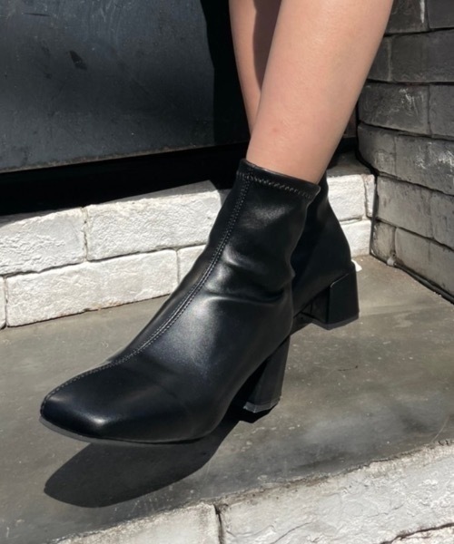 KOR(ケーオーアール)の「スクエアトゥショートブーツ(ブーツ・レディース・ホワイト/ブラック・35/36/37/38/39)」の19枚目の写真