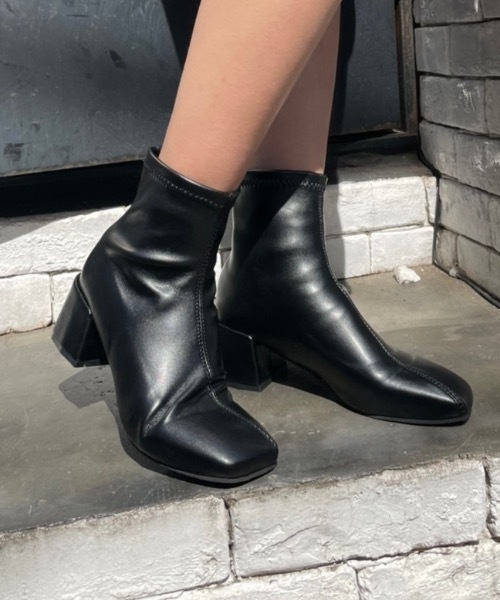 KOR(ケーオーアール)の「スクエアトゥショートブーツ(ブーツ・レディース・ホワイト/ブラック・35/36/37/38/39)」の20枚目の写真