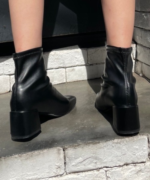 KOR(ケーオーアール)の「スクエアトゥショートブーツ(ブーツ・レディース・ホワイト/ブラック・35/36/37/38/39)」の21枚目の写真