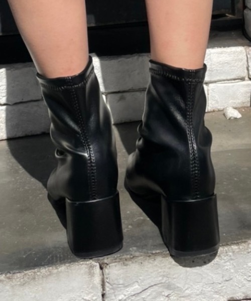 KOR(ケーオーアール)の「スクエアトゥショートブーツ(ブーツ・レディース・ホワイト/ブラック・35/36/37/38/39)」の22枚目の写真