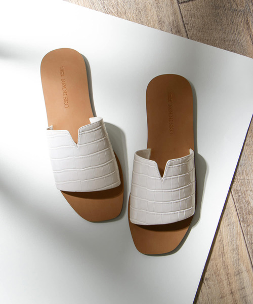 RODE SKO(ロデスコ)の「HELJA 型押しフラットサンダル∴(サンダル・レディース・ホワイト/ブラック/ブラウン・36/38/37)」の2枚目の写真