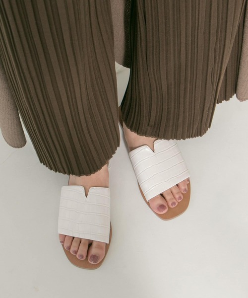 RODE SKO(ロデスコ)の「HELJA 型押しフラットサンダル∴(サンダル・レディース・ホワイト/ブラック/ブラウン・36/38/37)」の19枚目の写真