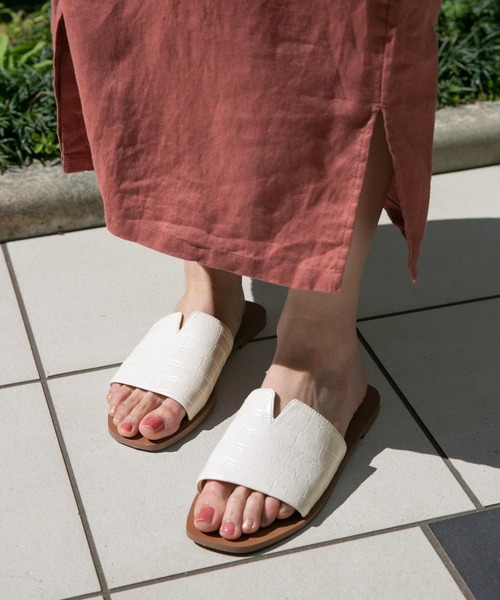 RODE SKO(ロデスコ)の「HELJA 型押しフラットサンダル∴(サンダル・レディース・ホワイト/ブラック/ブラウン・36/38/37)」の13枚目の写真