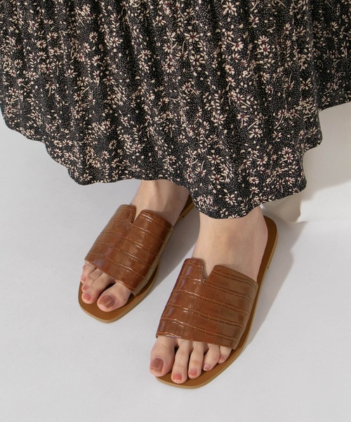 RODE SKO(ロデスコ)の「HELJA 型押しフラットサンダル∴(サンダル・レディース・ホワイト/ブラック/ブラウン・36/38/37)」の10枚目の写真