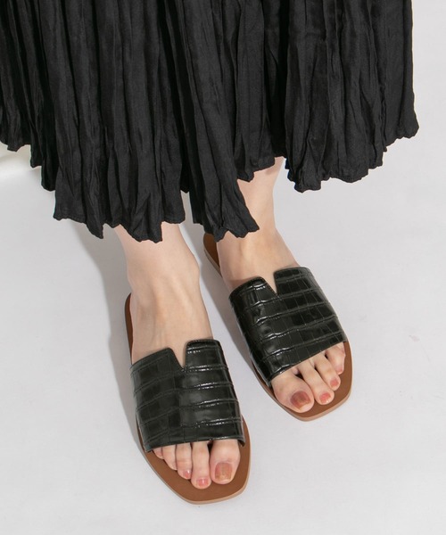 RODE SKO(ロデスコ)の「HELJA 型押しフラットサンダル∴(サンダル・レディース・ホワイト/ブラック/ブラウン・36/38/37)」の8枚目の写真