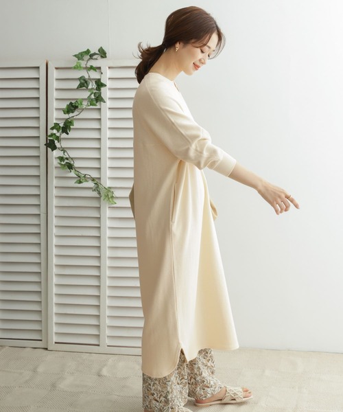 URBAN RESEARCH DOORS(アーバンリサーチドアーズ)の「ハニカム切替カットワンピース(ワンピース・レディース・チャコールグレー/ベージュ/ナチュラル・ONE)」の9枚目の写真