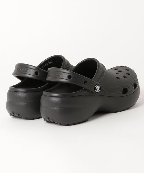 crocs（クロックス）の「crocs クロックス Classic Platform Clog W クラシック プラットフォームウィメン　206750-001 Black（サンダル・レディース・ブラック・22.0cm/25.0cm/24.0cm/23.0cm/26.0cm）」の2枚目の写真
