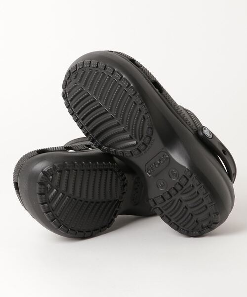 crocs（クロックス）の「crocs クロックス Classic Platform Clog W クラシック プラットフォームウィメン　206750-001 Black（サンダル・レディース・ブラック・22.0cm/25.0cm/24.0cm/23.0cm/26.0cm）」の3枚目の写真