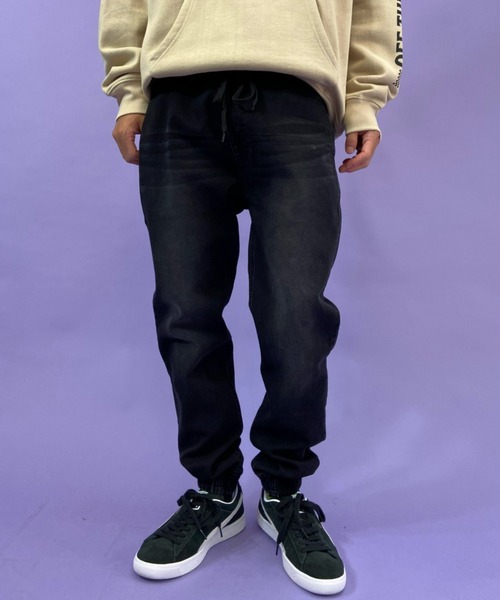 ベロニカのスタッズ付き黒デニムパンツ 激レア商品です！ デニムパンツ