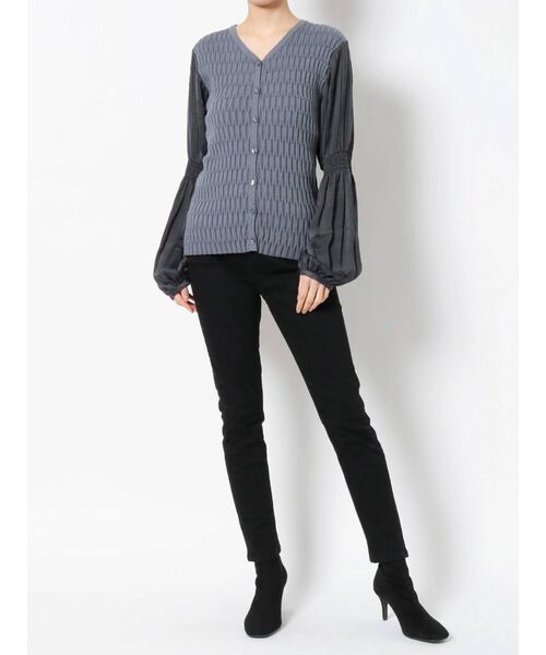 LAGUNAMOON（ラグナムーン）の「プリーツスリーブニットプルオーバー（ニット/セーター・レディース・ブラック/ベージュ/ブルー・FREE）」の4枚目の写真