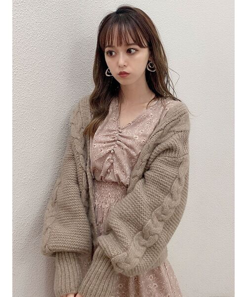 dazzlin（ダズリン）の「ケーブルラインショートカーディガン（カーディガン/ボレロ・レディース・アイボリー/モカ・FREE）」の5枚目の写真