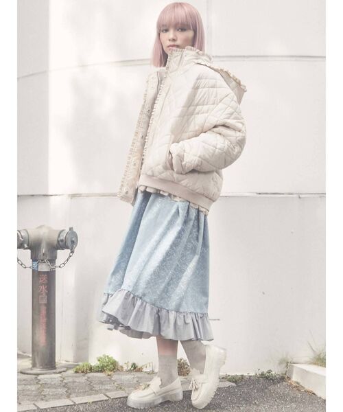 merry jenny(メリージェニー)の「ナイロンフリルキルティングジャケット(その他アウター・レディース・アイボリー/ブラック/ライトブルー・FREE)」の10枚目の写真