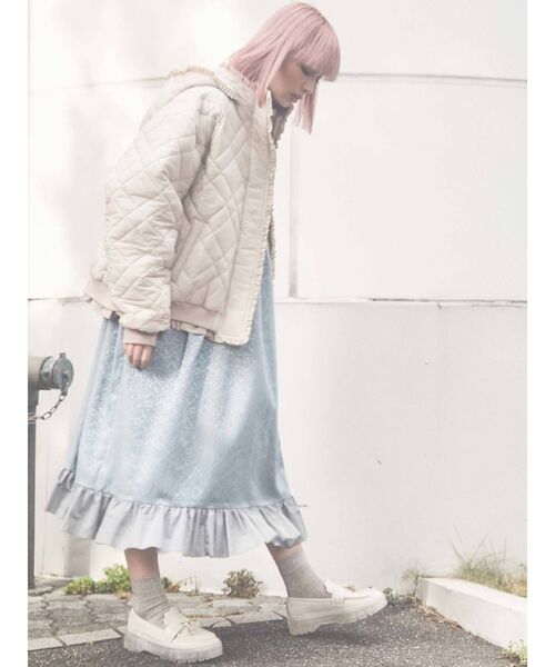 merry jenny(メリージェニー)の「ナイロンフリルキルティングジャケット(その他アウター・レディース・アイボリー/ブラック/ライトブルー・FREE)」の5枚目の写真