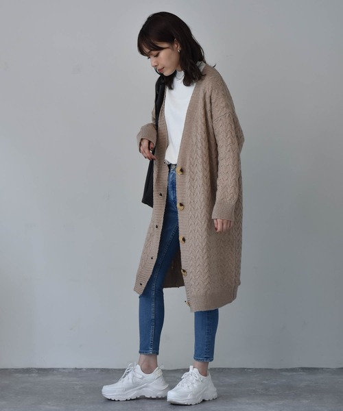 Cheri(シェリ)の「ざっくり編みケーブルニットロングカーディガン(カーディガン/ボレロ・レディース・ブラック/ブラウン/ベージュ・FREE)」の19枚目の写真