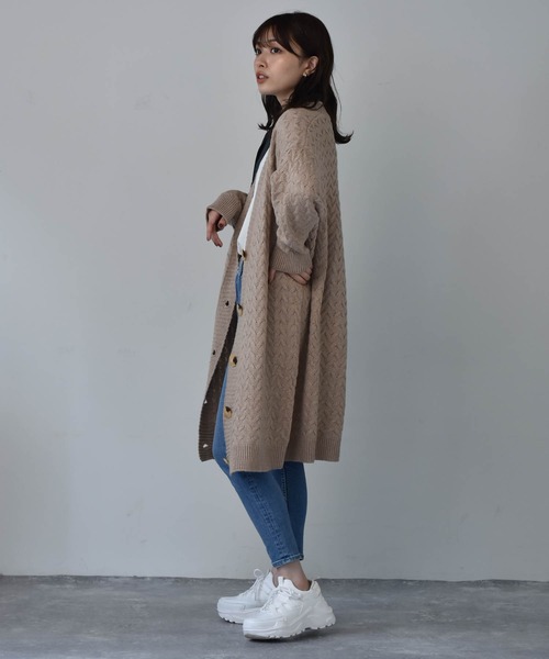 Cheri(シェリ)の「ざっくり編みケーブルニットロングカーディガン(カーディガン/ボレロ・レディース・ブラック/ブラウン/ベージュ・FREE)」の5枚目の写真