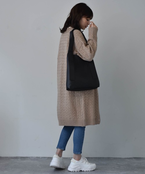 Cheri(シェリ)の「ざっくり編みケーブルニットロングカーディガン(カーディガン/ボレロ・レディース・ブラック/ブラウン/ベージュ・FREE)」の13枚目の写真