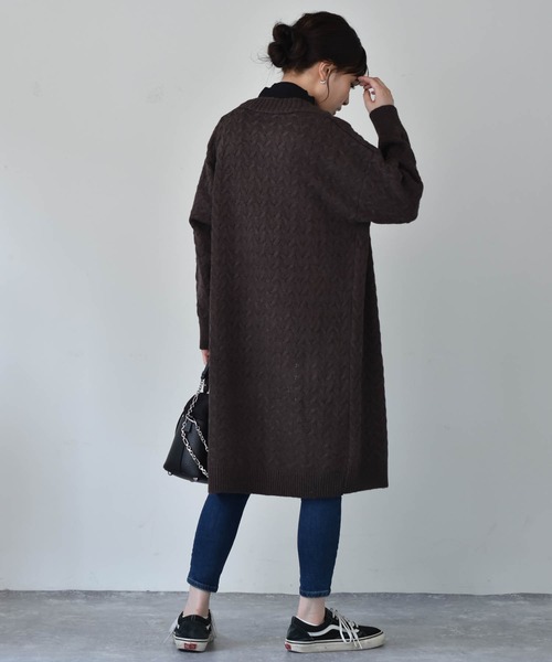 Cheri(シェリ)の「ざっくり編みケーブルニットロングカーディガン(カーディガン/ボレロ・レディース・ブラック/ブラウン/ベージュ・FREE)」の11枚目の写真