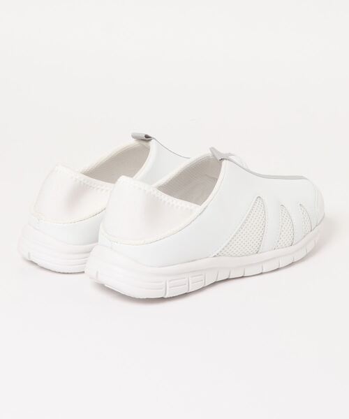 AmiAmi（アミアミ）の「かかとが踏める2WAY！ナースシューズ/ナーススニーカー/スリッポン（スリッポン・レディース・ホワイト×ブルー/ホワイト×グレー/ホワイト/ブラック・M/L/3L/S/LL）」の7枚目の写真