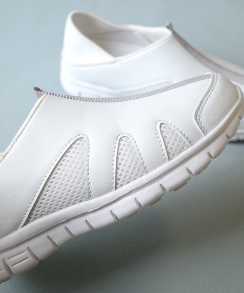 AmiAmi（アミアミ）の「かかとが踏める2WAY！ナースシューズ/ナーススニーカー/スリッポン（スリッポン・レディース・ホワイト×ブルー/ホワイト×グレー/ホワイト/ブラック・M/L/3L/S/LL）」の8枚目の写真