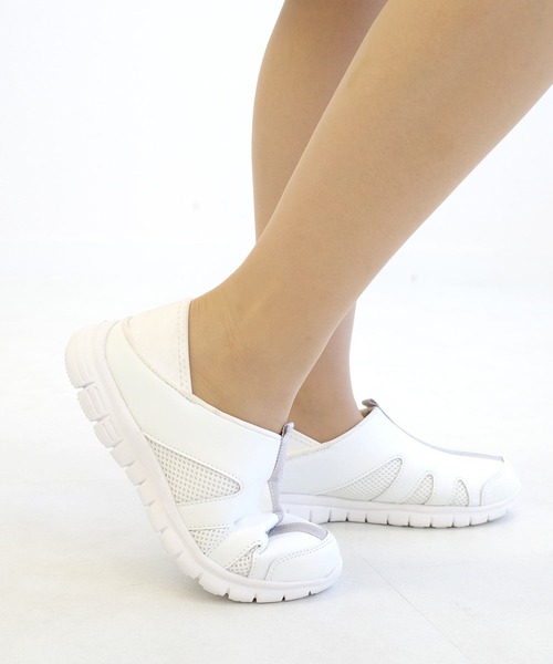 AmiAmi（アミアミ）の「かかとが踏める2WAY！ナースシューズ/ナーススニーカー/スリッポン（スリッポン・レディース・ホワイト×ブルー/ホワイト×グレー/ホワイト/ブラック・M/L/3L/S/LL）」の16枚目の写真