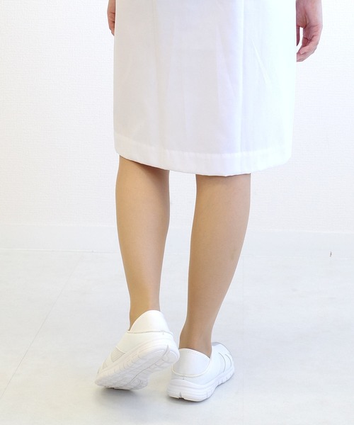 AmiAmi（アミアミ）の「かかとが踏める2WAY！ナースシューズ/ナーススニーカー/スリッポン（スリッポン・レディース・ホワイト×ブルー/ホワイト×グレー/ホワイト/ブラック・M/L/3L/S/LL）」の21枚目の写真