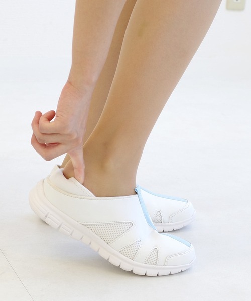 AmiAmi（アミアミ）の「かかとが踏める2WAY！ナースシューズ/ナーススニーカー/スリッポン（スリッポン・レディース・ホワイト×ブルー/ホワイト×グレー/ホワイト/ブラック・M/L/3L/S/LL）」の15枚目の写真