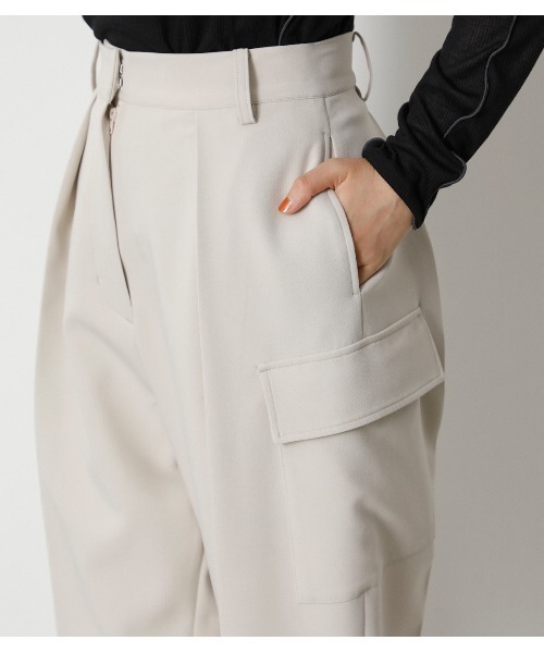 crie conforto（クリーコンフォルト）の「センタープレスカーゴパンツ（カーゴパンツ・レディース・ブラック/ダークグリーン/アイボリー・SMALL/MEDIUM/LARGE）」の21枚目の写真