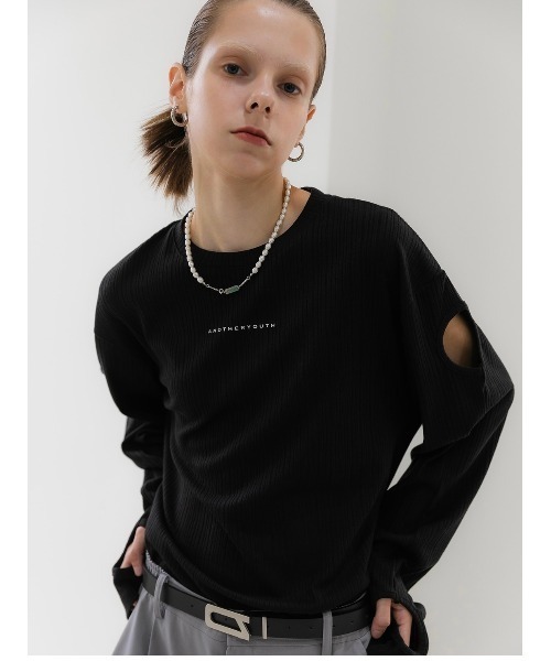ANOTHERYOUTH（アナザーユース）の「【ANOTHERYOUTH/アナザーユース】cut-out long sleeve/長袖 ロンT（Tシャツ/カットソー・メンズ・ホワイト/ブラック・ONE SIZE）」の2枚目の写真