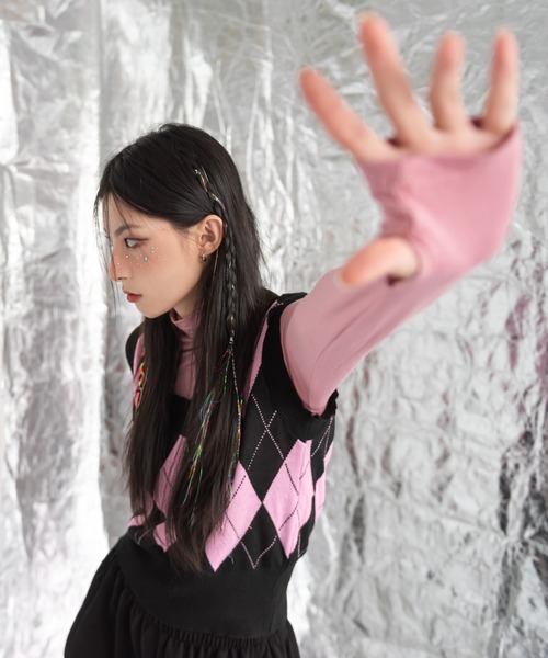 FOLLOWIN（フォロウィン）の「クロップド丈アーガイルニットベスト（ベスト・レディース・ブラック/ピンク・FREE）」の14枚目の写真