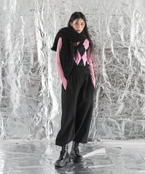 FOLLOWIN（フォロウィン）の「クロップド丈アーガイルニットベスト（ベスト・レディース・ブラック/ピンク・FREE）」の9枚目の写真