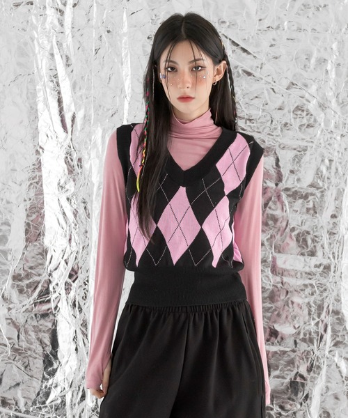 FOLLOWIN（フォロウィン）の「クロップド丈アーガイルニットベスト（ベスト・レディース・ブラック/ピンク・FREE）」の12枚目の写真