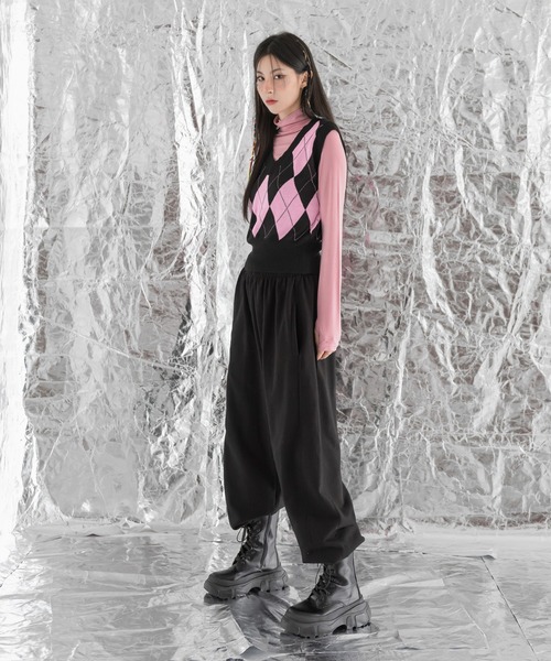 FOLLOWIN（フォロウィン）の「クロップド丈アーガイルニットベスト（ベスト・レディース・ブラック/ピンク・FREE）」の13枚目の写真