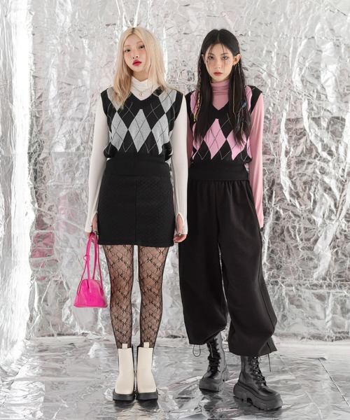 FOLLOWIN（フォロウィン）の「クロップド丈アーガイルニットベスト（ベスト・レディース・ブラック/ピンク・FREE）」の16枚目の写真