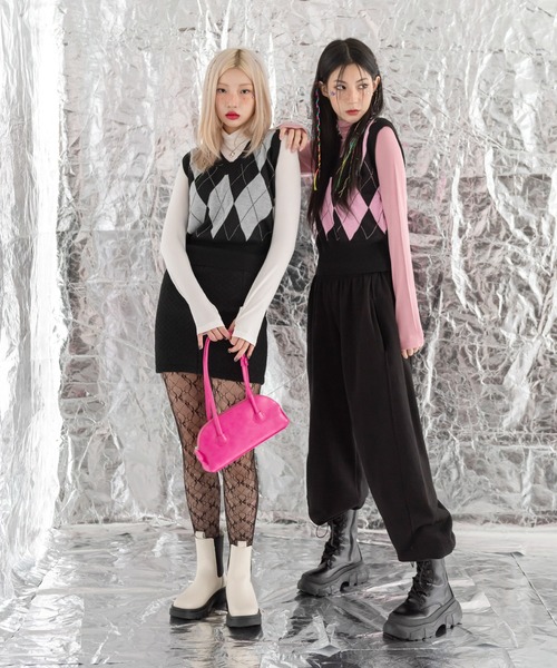 FOLLOWIN（フォロウィン）の「クロップド丈アーガイルニットベスト（ベスト・レディース・ブラック/ピンク・FREE）」の17枚目の写真