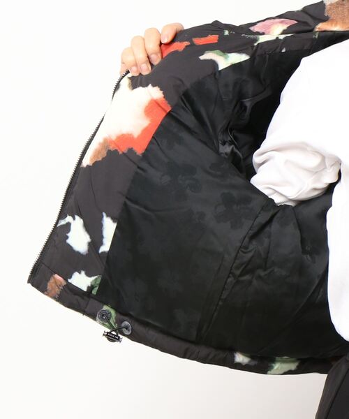 Ted Baker（テッドベーカー）の「PPENNI カラフルプリント Puffer ショートジャケット（ダウンジャケット/コート・レディース・ブラック・0/2/1/3）」の3枚目の写真