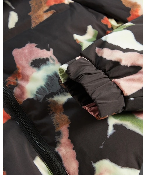 Ted Baker（テッドベーカー）の「PPENNI カラフルプリント Puffer ショートジャケット（ダウンジャケット/コート・レディース・ブラック・0/2/1/3）」の7枚目の写真